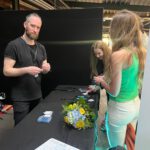 Teilnehmer:innen beim RUDEL.-Community-Event im Austausch – Workshop-Atmosphäre mit Vernetzung und Gesprächen