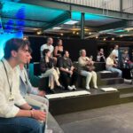 Teilnehmer:innen beim RUDEL.-Community-Event im Austausch – Workshop-Atmosphäre mit Vernetzung und Gesprächen