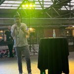 Teilnehmer:innen beim RUDEL.-Community-Event im Austausch – Workshop-Atmosphäre mit Vernetzung und Gesprächen