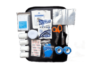 alle Inhalte des Erste Hilfe Kits von Kompressen über selbsthaftende Binden bis Werkzeuge wie Schere und Pinzette